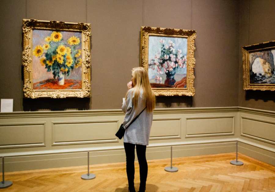 visiting a museum alone how to date yourself