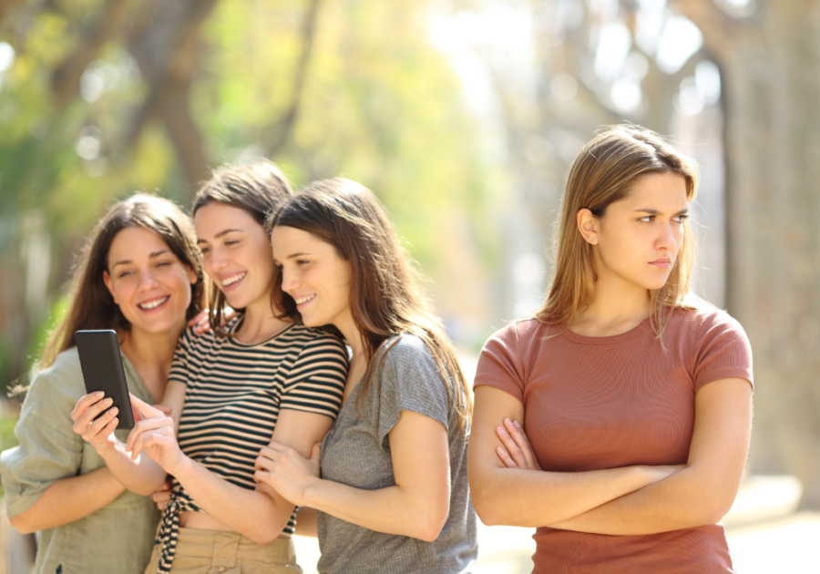 group of girls neglecting another signs people don't like you  