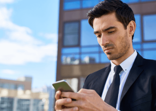 man looking at phone how to respond to a narcissist text